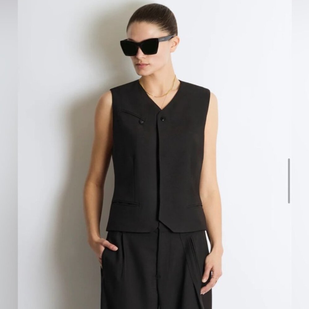 Elegant Black Sleeveless Top/Vest